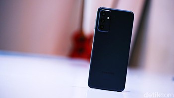 arga Samsung Galaxy M23 5G di Indonesia adalah Rp 3.499.000 selama Flash Sale. Sementara harga ritelnya Rp 3.699.00/ Foto: Adi Fida Rahman/detikINET