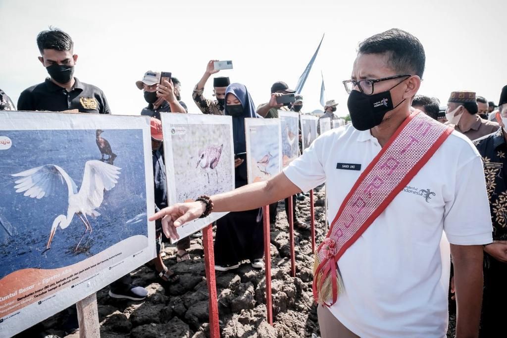 Selama di Langsa, Sandiaga juga mengunjungi Desa Wisata Cinta Raja, Langsa, Aceh. Desa Wisata Cinta menjadi lokasi persinggahan burung-burung yang bermigrasi dari berbagai benua di dunia.