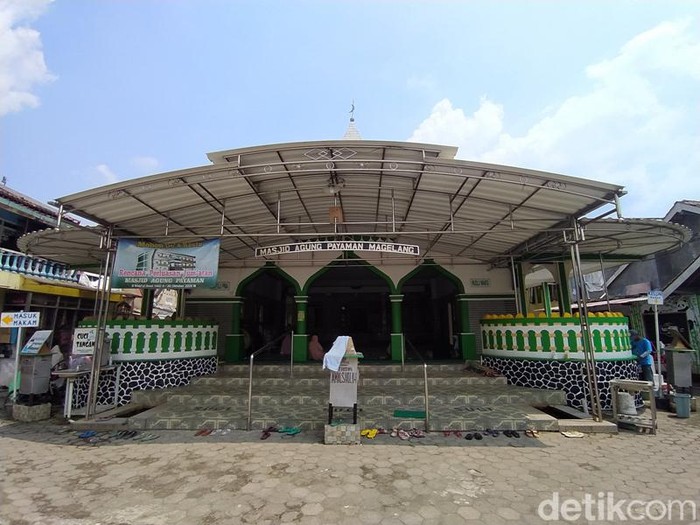 Santri sepuh di Masjid Payaman, Kabupaten Magelang, Kamis (15/4/2022).