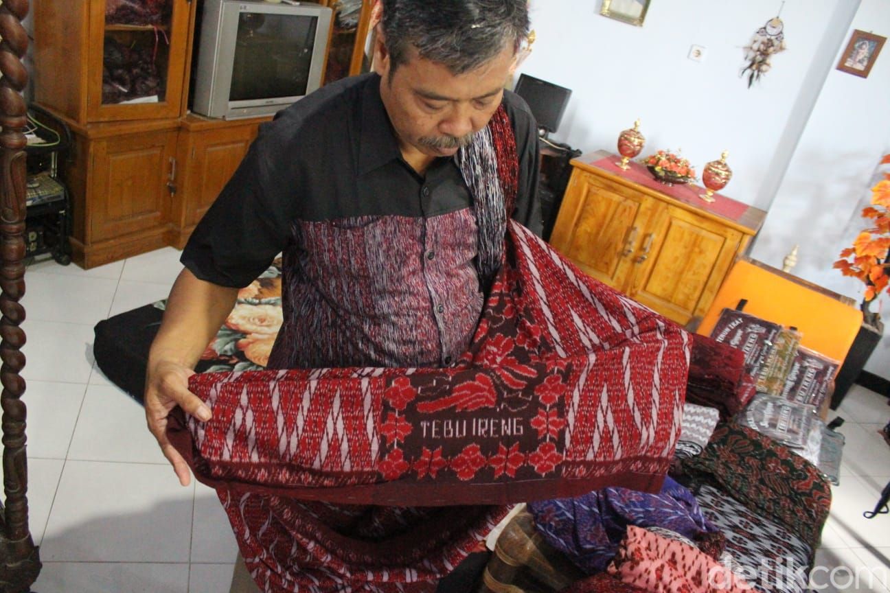 Sarung goyor tenun di Jombang