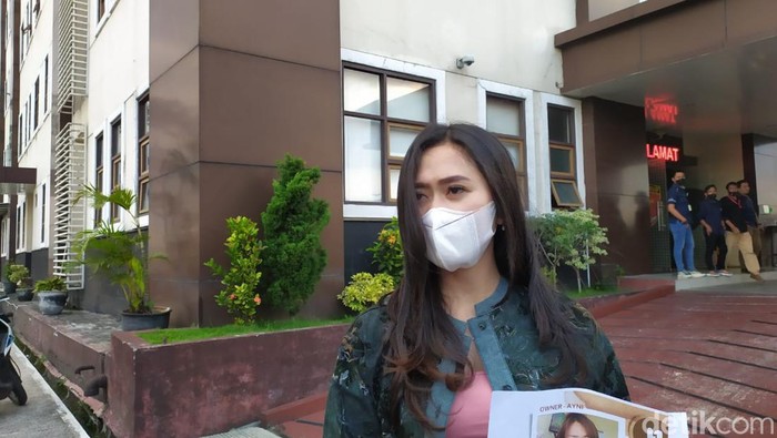 Sejumlah perempuan menggeruduk Polda Jawa Barat. Mereka ramai-ramai melaporkan dugaan penipuan berkedok arisan.