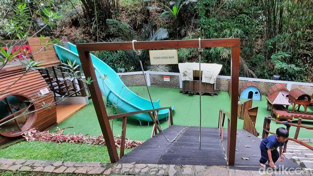 Suasana di Hotel Padma, salah satu hotel ramah anak di Bandung.