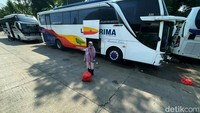 Imbas pandemi, penumpang di Terminal Cileungsi, Kabupaten Bogor, turun drastis.  