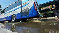 Kurang nyaman dan terawatnya kebersihan di Terminal Cileungsi, juga menjadi faktor sepinya penumpang.  