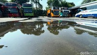 Suasana Terminal Cileungsi yang tampak sepi, Kabupaten Bogor, Jumat (15/4/2022).  