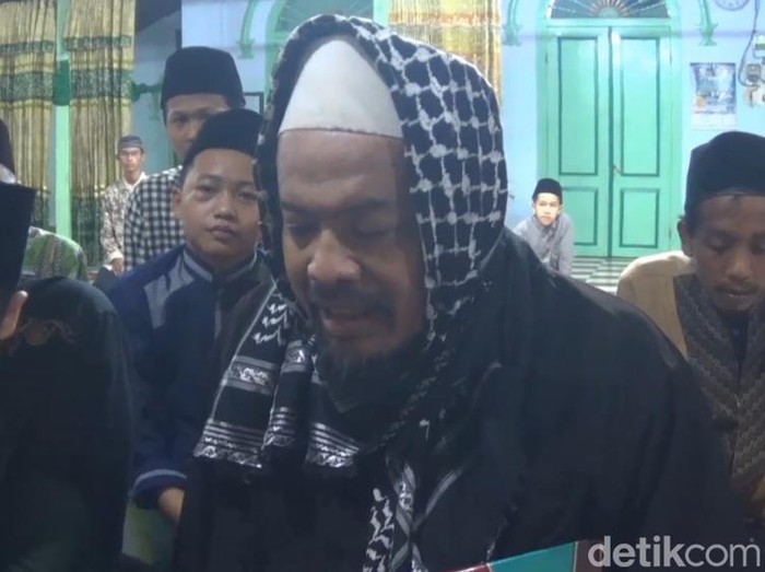 Masih ingat dengan tarawih kilat di Blitar? Tarawih 23 rakaat yang tidak sampai 10 menit.