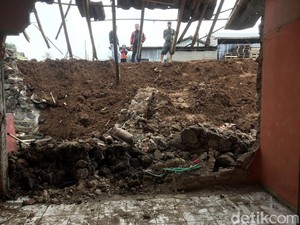 Dua Warga Sukabumi Tewas Tertimbun Longsor Saat Bangun TPT Fondasi Rumah
