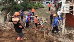 Tembok Penahan Tanah Jebol, Satu Keluarga di Sukabumi Tertimbun Longsor