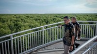 Tower ini menjadi suatu daya tarik yang sangat unik. Lokasi ini juga hutan mangrove terbesar di Asia Tenggara