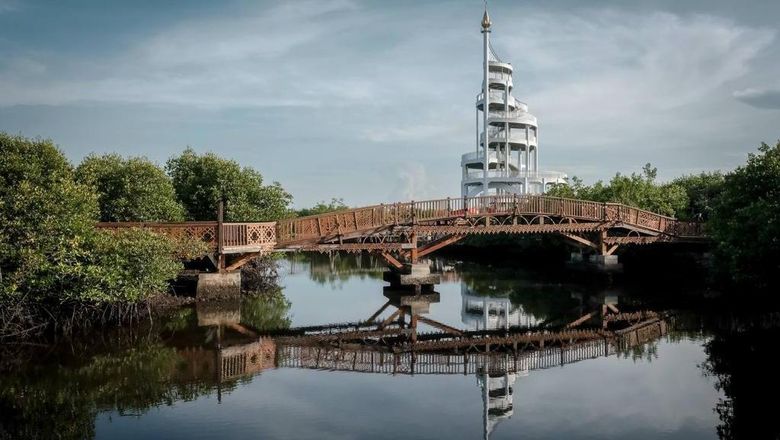 Tower Mangrove Forest Park Langsa Menteri Pariwisata dan Ekonomi Kreatif/Kepala Badan Pariwisata dan Ekonomi Kreatif Sandiaga Salahuddin Uno meresmikan Tower Mangrove Forest Park Langsa di Aceh yang diharapkan bisa menjadi ikon pariwisata baru Aceh.