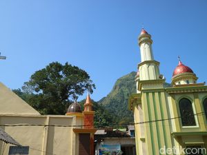 Gereja-Masjid Berhadapan: Ibadah Jumat Agung Lebih Pagi untuk Hormati Jumatan