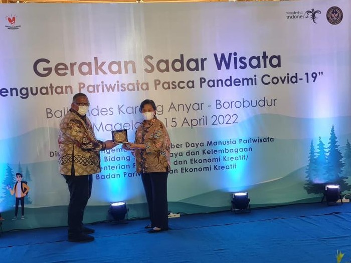 Wakil Ketua MPR RI Lestari Moerdijat saat menjadi pembicara kunci pada workshop Penguatan Pariwisata Pasca Pandemi COVID-19 di Balkondes, Kecamatan Borobudur, Kabupaten Magelang, Jawa Tengah.