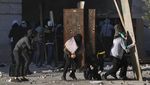 Warga Palestina-Polisi Israel Bentrok Lagi di Masjid Al-Aqsa