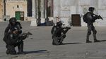 Warga Palestina-Polisi Israel Bentrok Lagi di Masjid Al-Aqsa