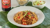 Nasi goreng babat yang terkenal enak dari Semarang juga bisa kamu bikin sendiri di rumah. Bumbu halusnya lengkap dengan paduan kecap manis dan saus tiram yang lezat. Ayo lihat resepnya di sini. Foto: Heinz ABC