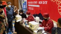 Selanjutnya Para alumni geogoli ITNY menggelar acara vaksinasi malam hari hasil kolaborasi dengan Badan Intelejen Negara (BIN) DIY. Kegiatan vaksinasi ini dibuka secara langsung oleh Kepala BIN Daerah (KABINDA) DIY, Bigjen Pol Andry Wibowo dan diikuti oleh lebih dari 300 peserta vaksin.