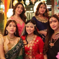 Rachel Vennya beberapa waktu lalu mengadakan acara buka puasa bersama dan mengundang para sahabatnya. Dalam foto-foto yang diunggah di Instagram, momen itu terlihat semakin seru karena bertemakan Bollywood Night.Foto: Instagram 