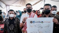 Sandiaga di Desa Wisata Cinta Raja. Sandiaga menilai Desa Wisata Cinta Raja memiliki potensi produk ekonomi kreatif di subsektor fesyen, kuliner, dan kriya. Sehingga ia pun mendorong masyarakat yang ingin berkunjung ke Desa Wisata Cinta Raja untuk membeli produk-produk UMKM karya masyarakat setempat.