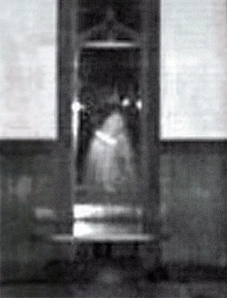 Ini Deretan Foto Penampakan Hantu Terkenal Sepanjang Sejarah Ini Deretan Foto Penampakan Hantu Terkenal Sepanjang Sejarah