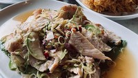  Spesial menyajikan hidangan klasik Thailand, pengunjung akan dimanjakan dengan makanan enak dengan sentuhan rempah segar khas Thailand. Foto: Poj Spa kar/Site Instagram