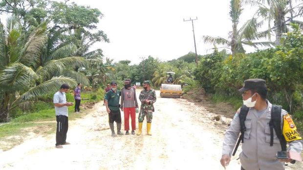 Jalan di Pulau Enggano setelah diperbaiki