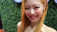 Kacamata tersebut adalah kolaborasi kedua Jennie dengan Gentle Monster. Foto: (dok. Instagram @jennierubyjane)