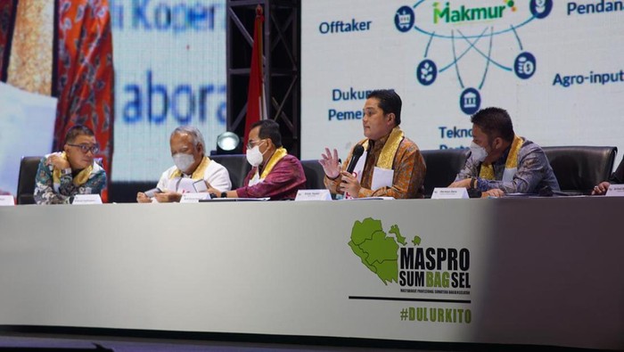 Menteri BUMN Erick Thohir hadir dalam seminar bertajuk Komitmen 