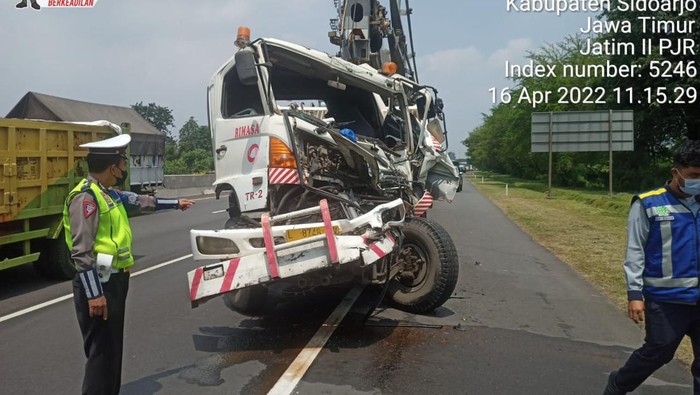 Kondisi truk laka di Tol SIdoarjo