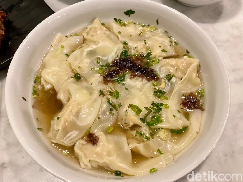 Long Feng Tang: Nikmatnya Lanzhou Beef Noodle dan Sate Domba Xinjiang di Resto Chinese Muslim