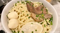 Kalau mau mie, bisa coba Lanzhou Beef Noodle (Rp 42 ribu). Hidangan ini berasal dari kota Lanzhou, provinsi Gansu, utara China.