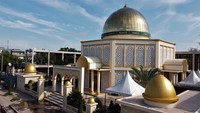 Masjid Raudhatul Jannah di Kendari, Sulawesi Tenggara, memiliki desain bangun menyerupai Masjid Al-Aqsa di Palestina serta di setiap sudutnya terdapat pohon kurma. ANTARA FOTO/Jojon