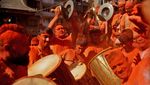 Perang Oranye di Festival Sindoor Jatra