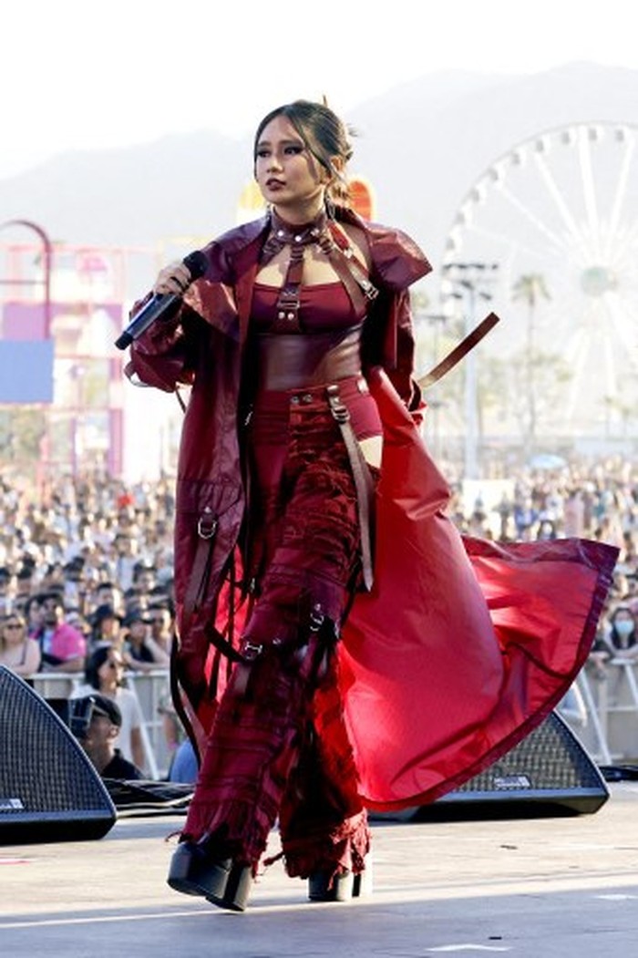 NIKI INDIO, CALIFORNIA - APRIL 15: Niki performs onstage at the Outdoor Theatre during the 2022 Coachella Valley Music And Arts Festival on April 15, 2022 in Indio, California. Frazer Harrison/Getty Images for Coachella/AFP (Photo by Frazer Harrison / GETTY IMAGES NORTH AMERICA / Getty Images via AFP)