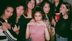10 Momen Seru Penyanyi NIKI yang Tampil di Coachella Saat Kulineran