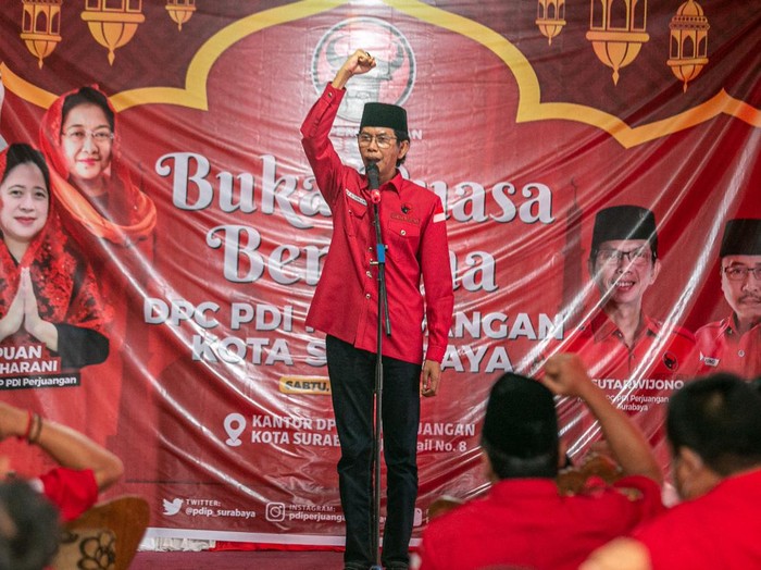 PDIP Surabaya menggelar buka puasa bersama (bukber). Mulai dari jajaran legislatif hingga pengurus tingkat kecamatan hadir dalam bukber tersebut.