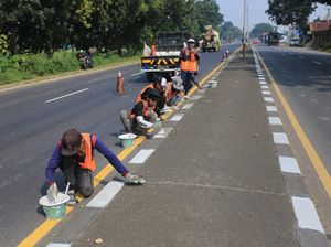 Apa Bedanya Marka Jalan Warna Putih dan Kuning? Ternyata Ini Artinya