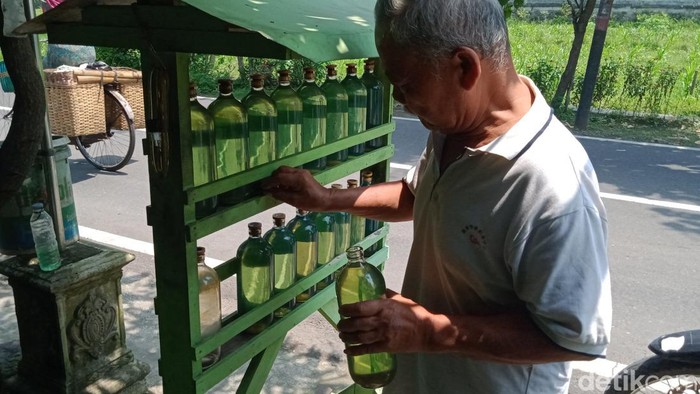 Penjual BBM eceran di Kecamatan Karanganom, Klaten.
