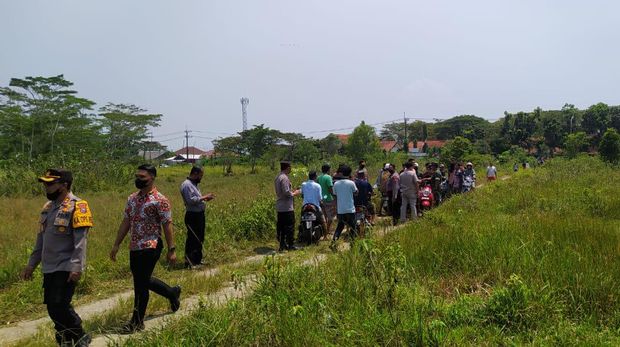 Warga di Jalan Kapten Syafiri, Kelurahan Bancaran, Kecamatan Bangkalan dikagetkan dentuman keras dari lapangan tembak Kodim. Ternyata, itu ledakan ribuan petasan yang dimusnahkan oleh Polres Bangkalan.