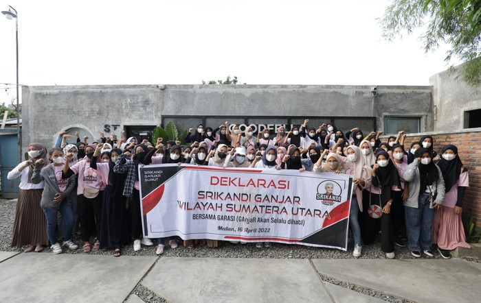 Ratusan perempuan milenial, mahasiswa, aktivis, dan influencer mengatasnamakan Srikandi Ganjar Sumatera Utara (Sumut) menggaungkan deklarasi mendukung Gubernur Jawa Tengah, Ganjar Pranowo menjadi Presiden RI 2024.