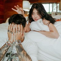 Reza Arap dan Wendy Walters menjadi pasangan suami istri sejak setahun lalu. Menikah pada Februari 2021, pasangan tersebut menikah secara agama Buddha dengan perayaan yang cukup mewah dan meriah.Foto: Instagram