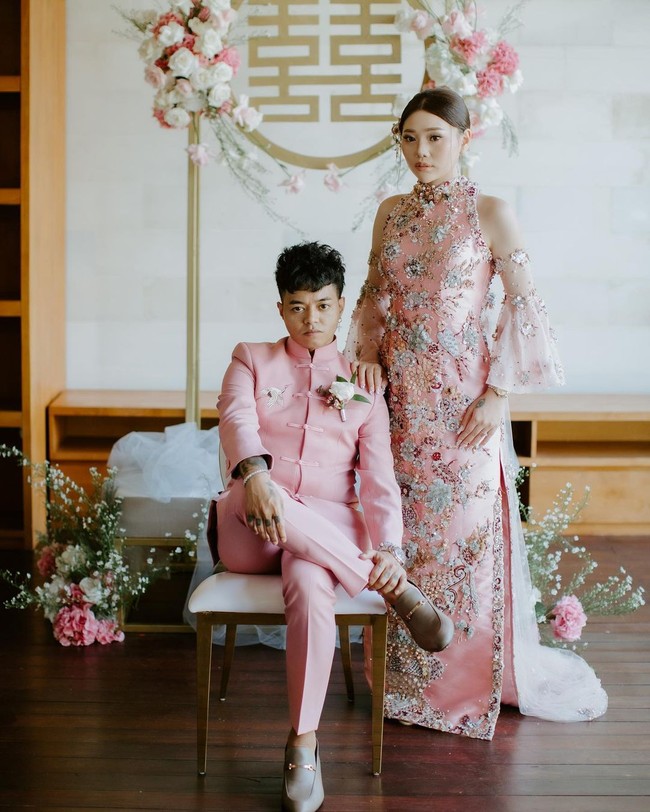 Setahun menikah kini Wendy dikaitkan dengan keputusan suaminya rehat dari medsos. Ia kemudian memberikan pernyataan di Instagram. Wanita yang dikenal sebagai selebgram itu tidak ingin dikaitkan dengan masalah Reza Arap. Foto: Instagram