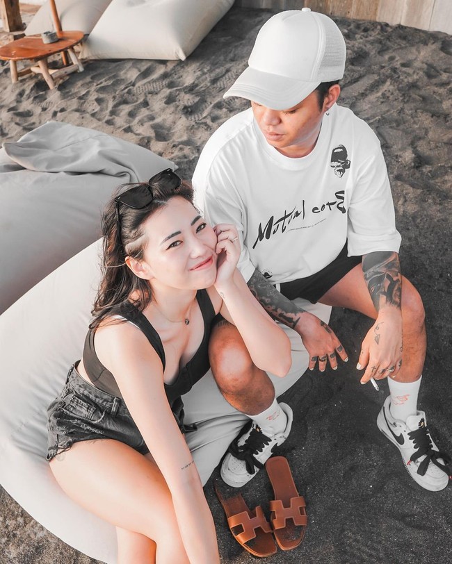 Pada 2017, Reza Arap mengungkap keseriusannya untuk berhubungan dengan Wendy. Mereka pun sempat menutupi percintaan mereka sebelum akhirnya go public beberapa bulan kemudian. Foto: Instagram