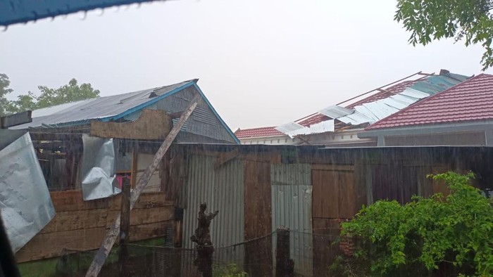 Rumah terdampak angin kencang di Bone