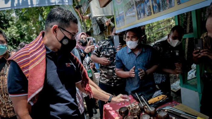 Sandiaga Uno saat mengunjungi salah satu destinasi wisata di Sumut.