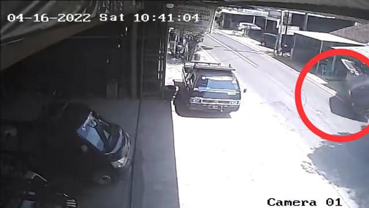 Viral Video Mobil Oleng Tabrak 2 Motor-Rumah Warga di Mejobo Kudus