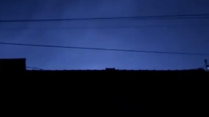 Viral Langit Cimahi Berwarna Biru di Malam Hari, Ini Penjelasan BMKG