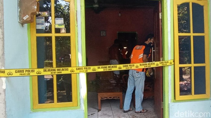 TKP rumah bakar istri dan bayinya hidup-hidup di Kudus, Sabtu (16/4/2022)