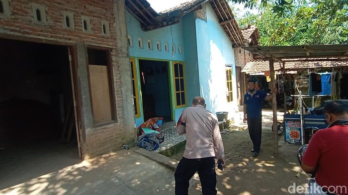 TKP rumah bakar istri dan bayinya hidup-hidup di Kudus, Sabtu (16/4/2022)