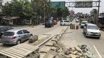 Truk Semen Seruduk Lampu Jalan di Tambun