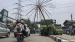 Truk Semen Seruduk Lampu Jalan di Tambun